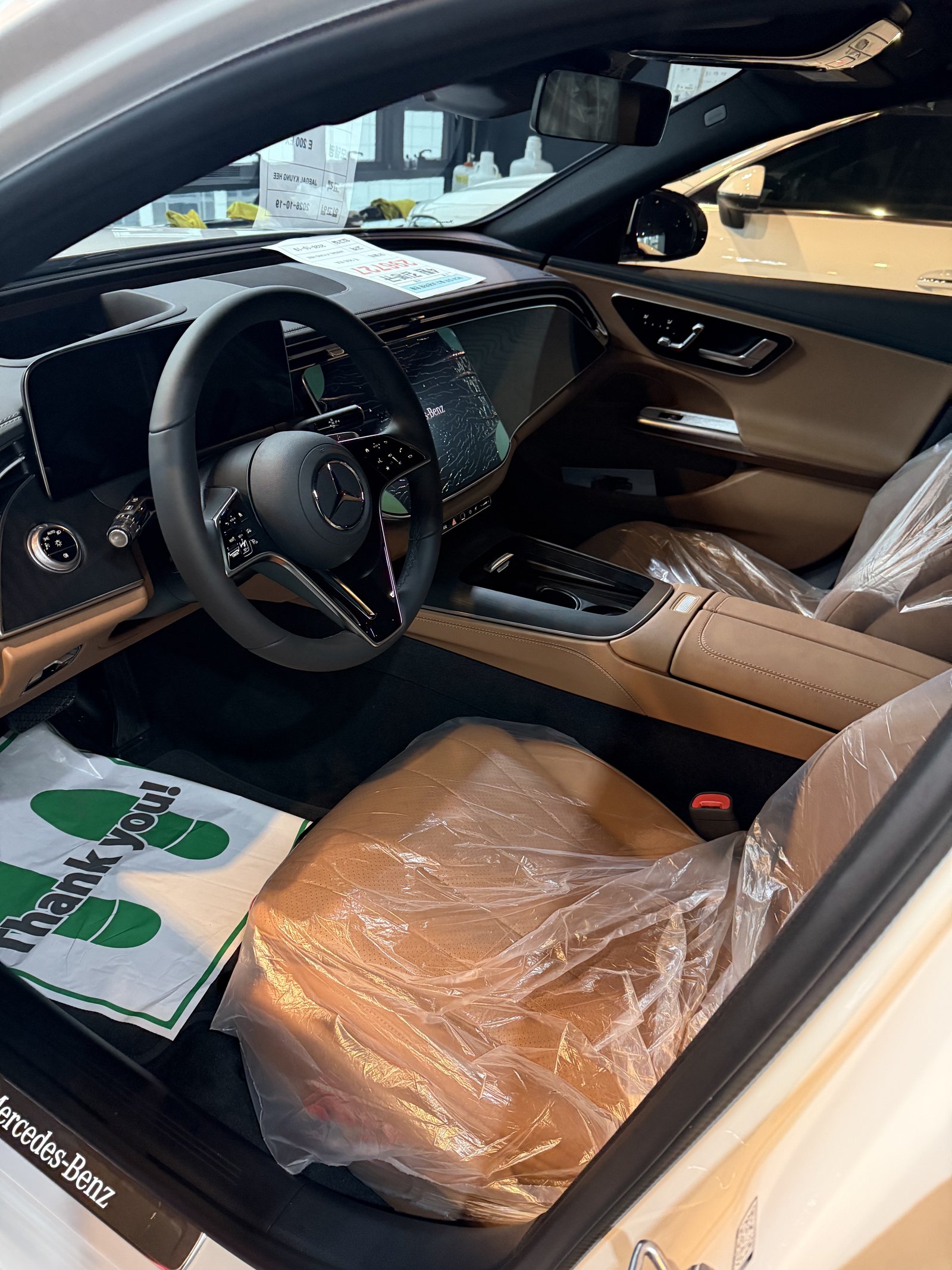 E200 EX 브라운 실내