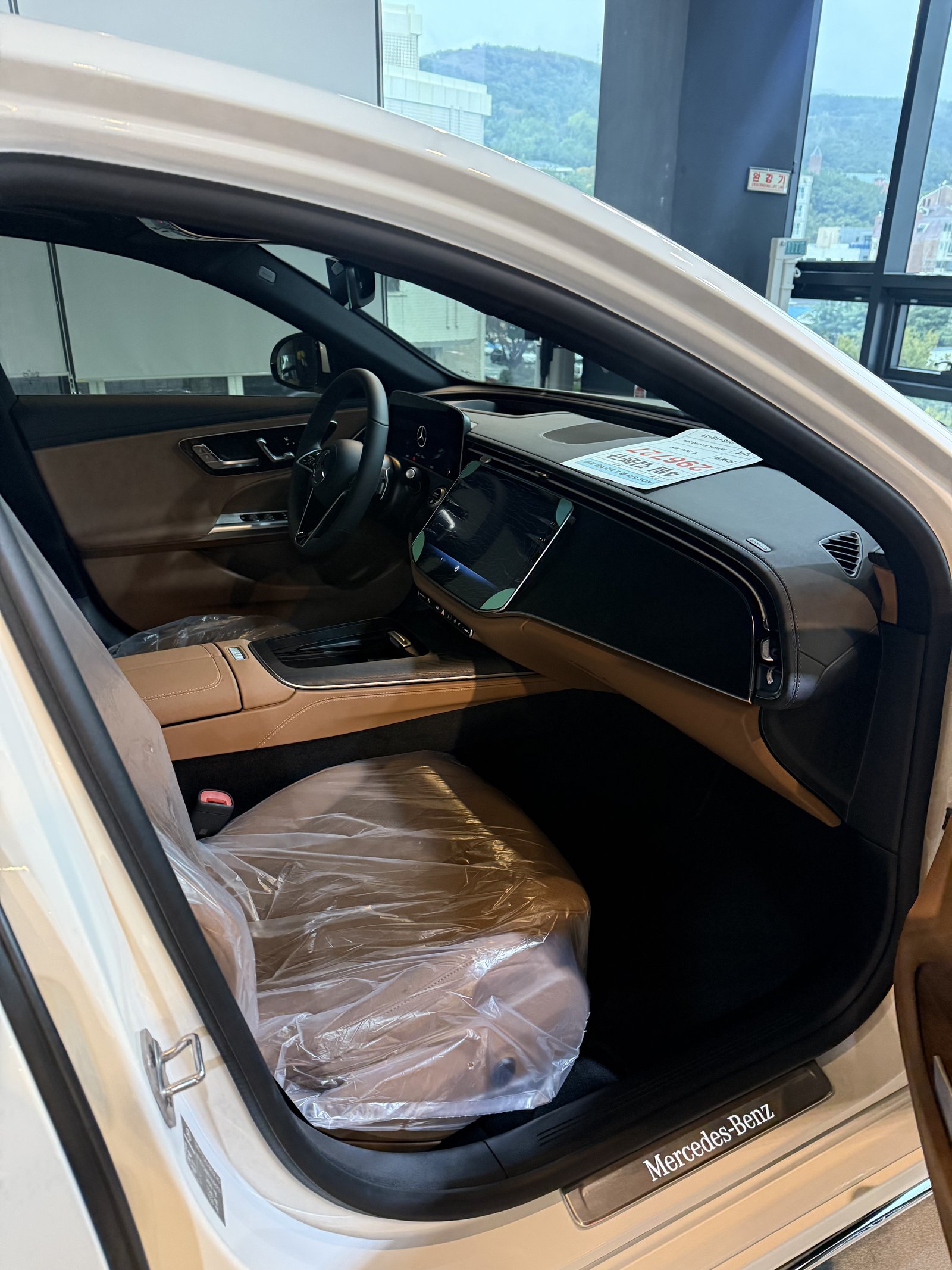 E200 EX 실내 조수석 쪽