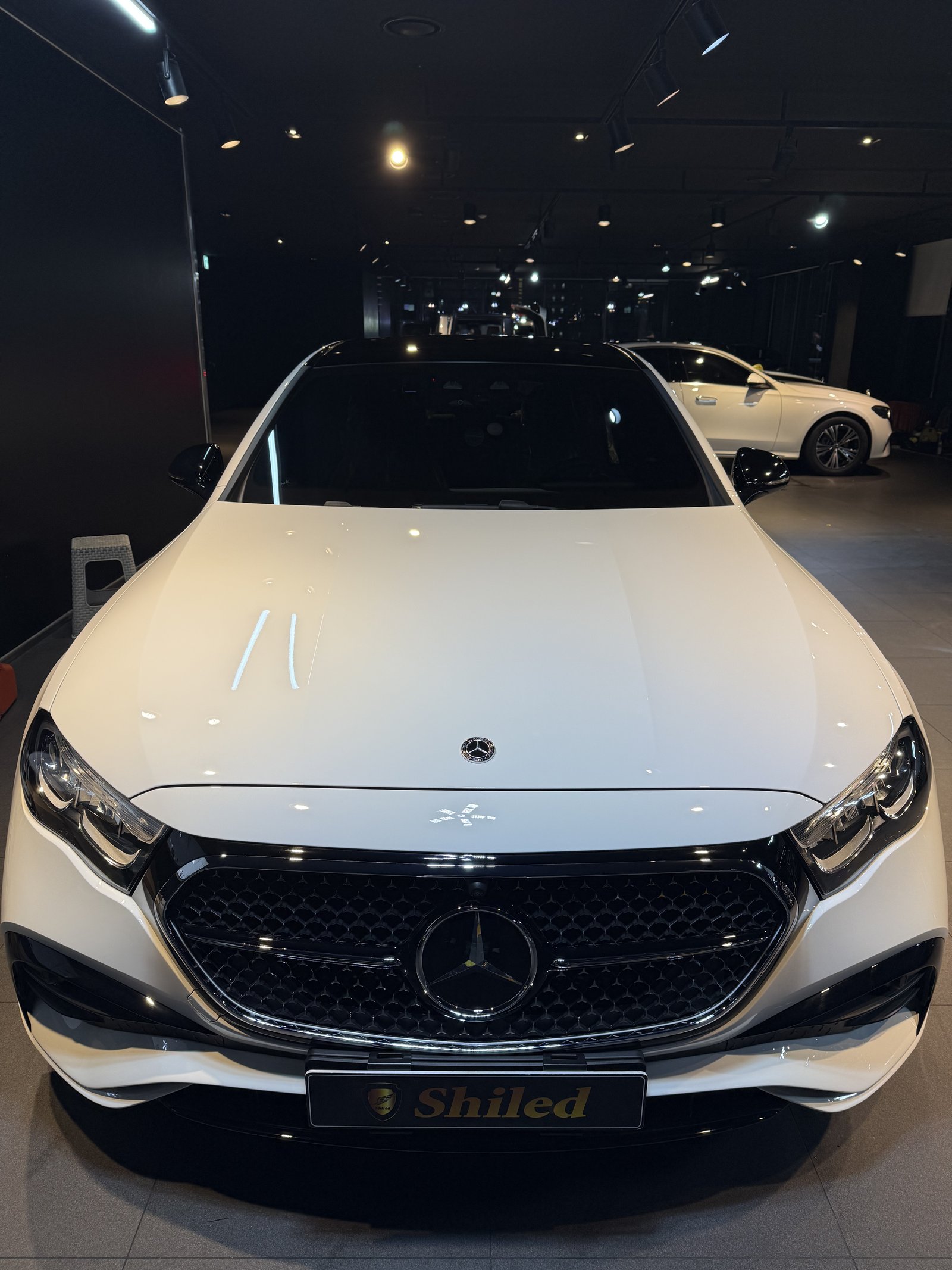 E200 AMG 백색 정면