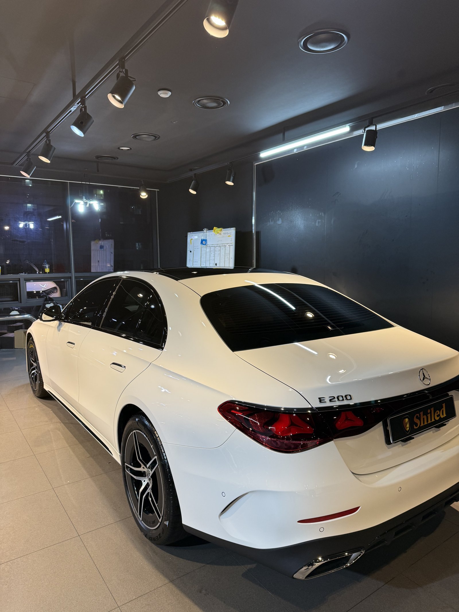 E200 AMG 측후면 - 부산 유리막코팅