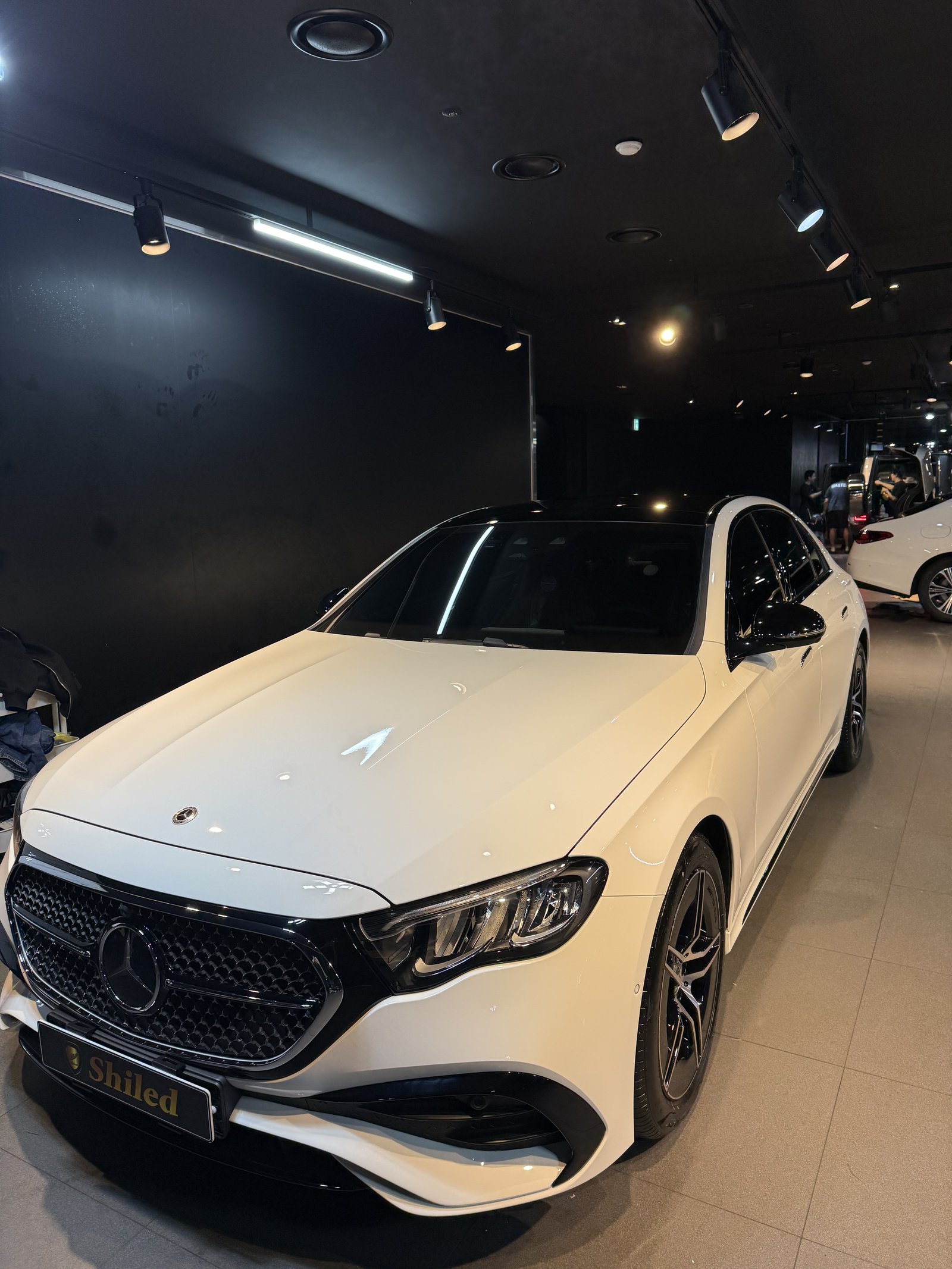 E200 AMG 전측면 반대편