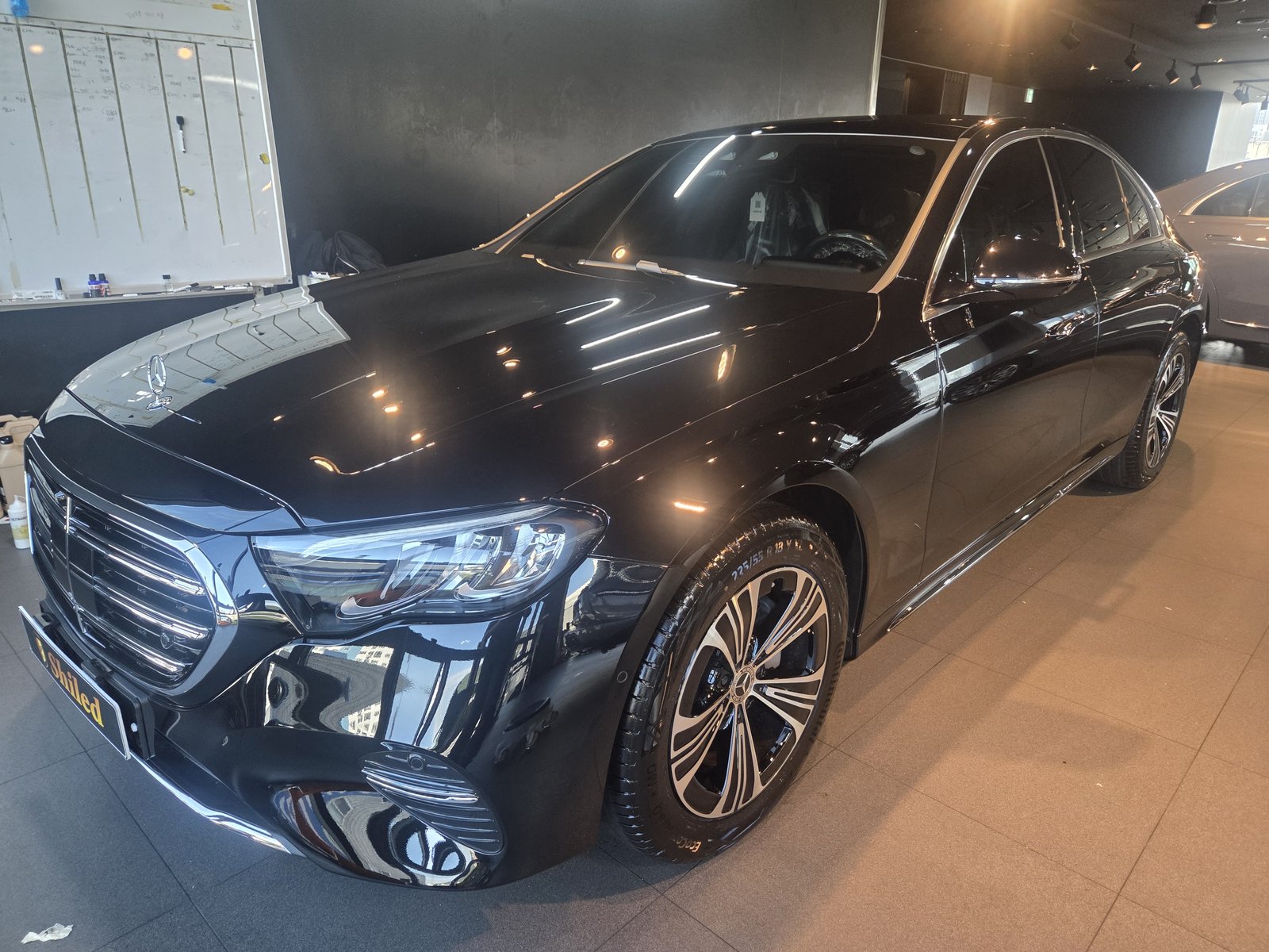 E200 EX 전측면 반대편