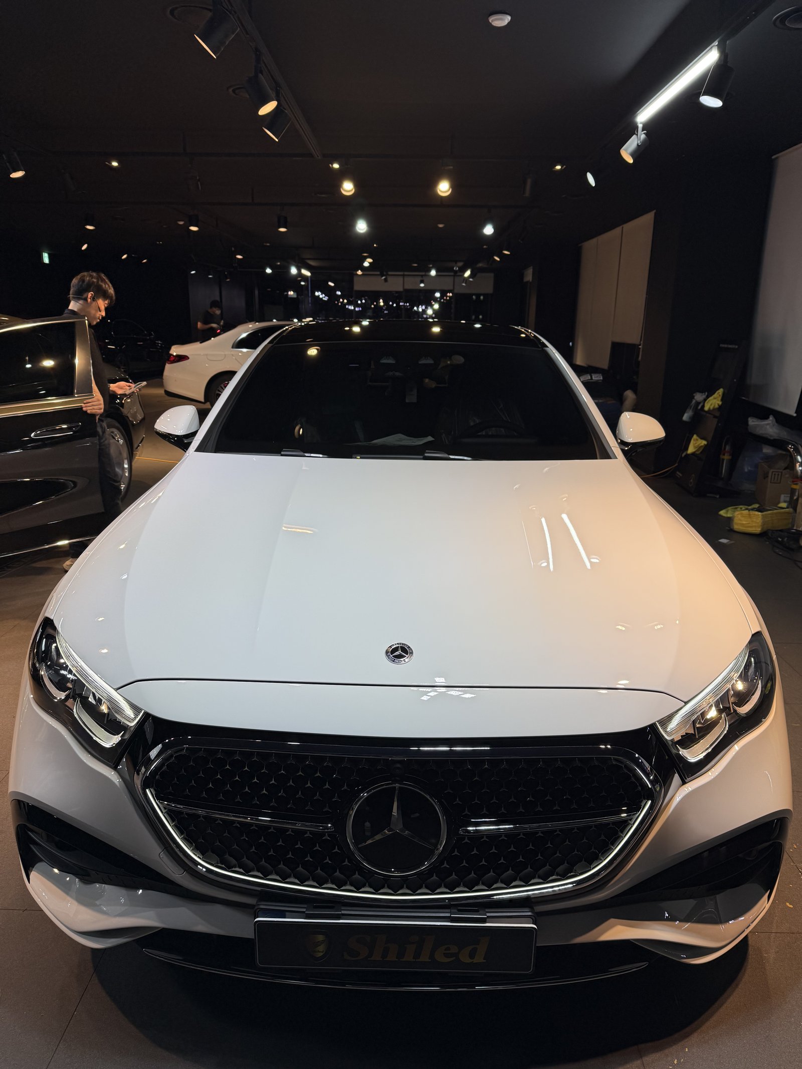 E200 AMG 백색 정면