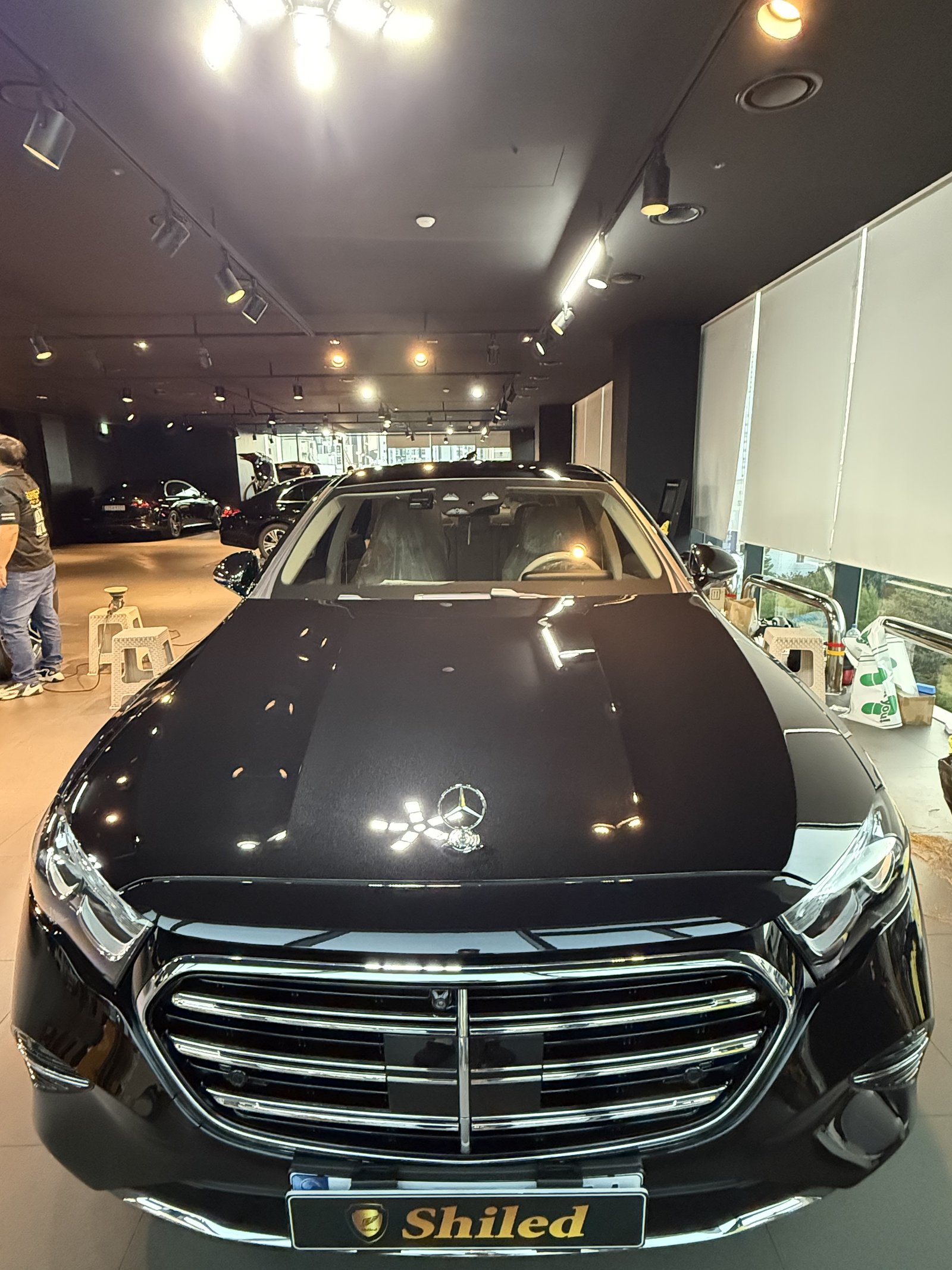 E200 익스클루시브 검정 정면