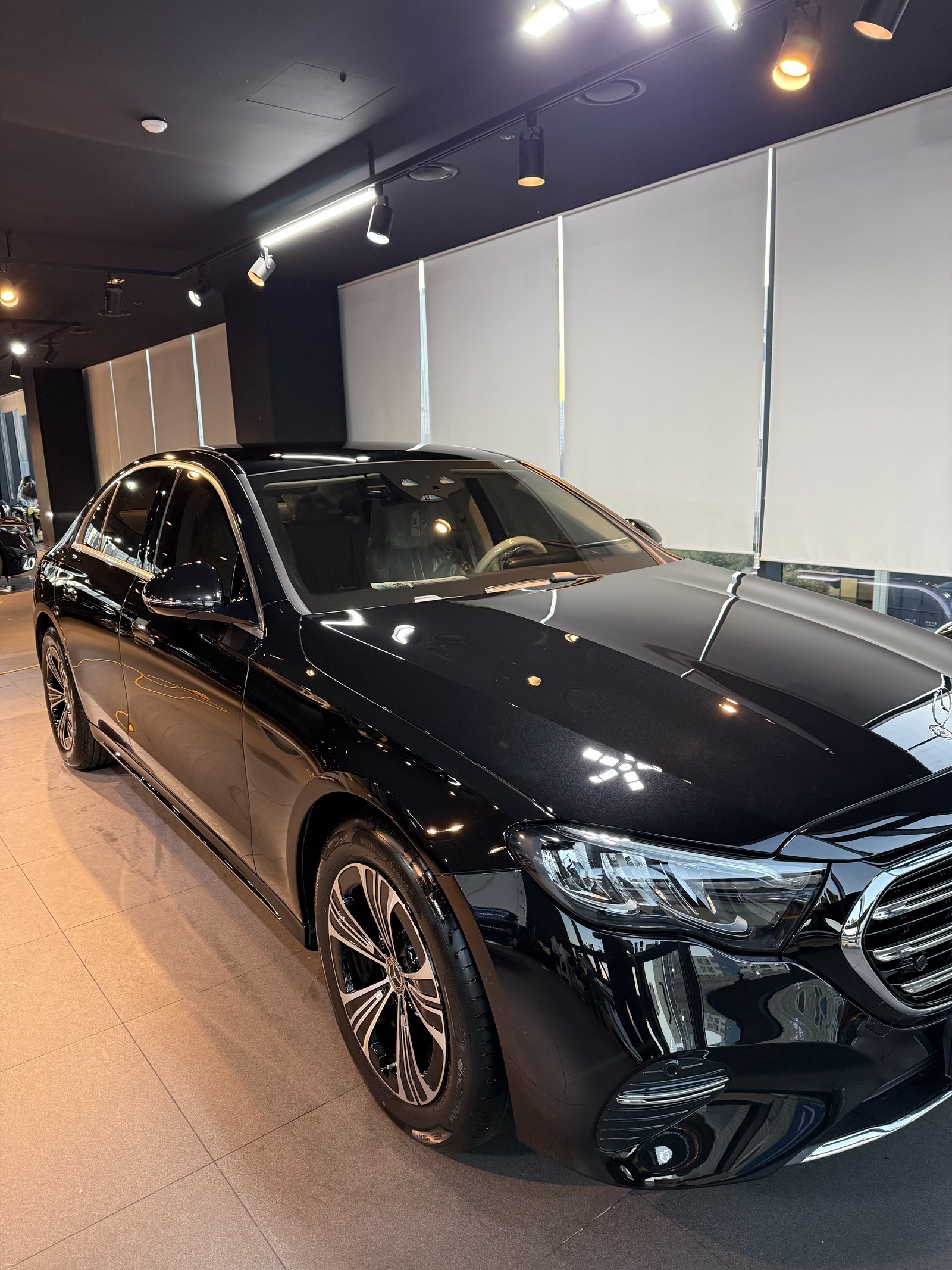 E200 EX 검정 전측면 - 부산 유리막코팅