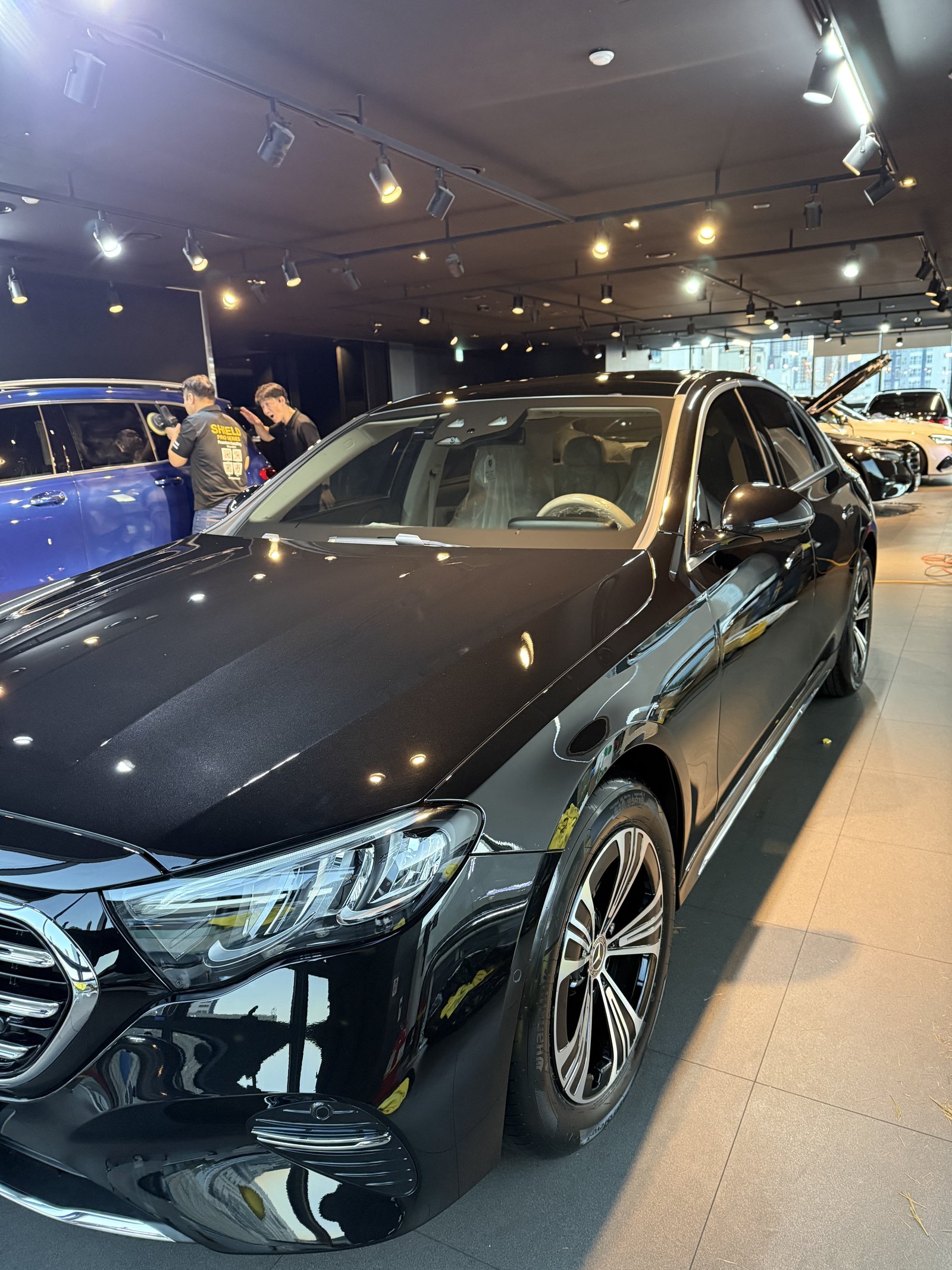E200 EX 검정 전측면 반대편