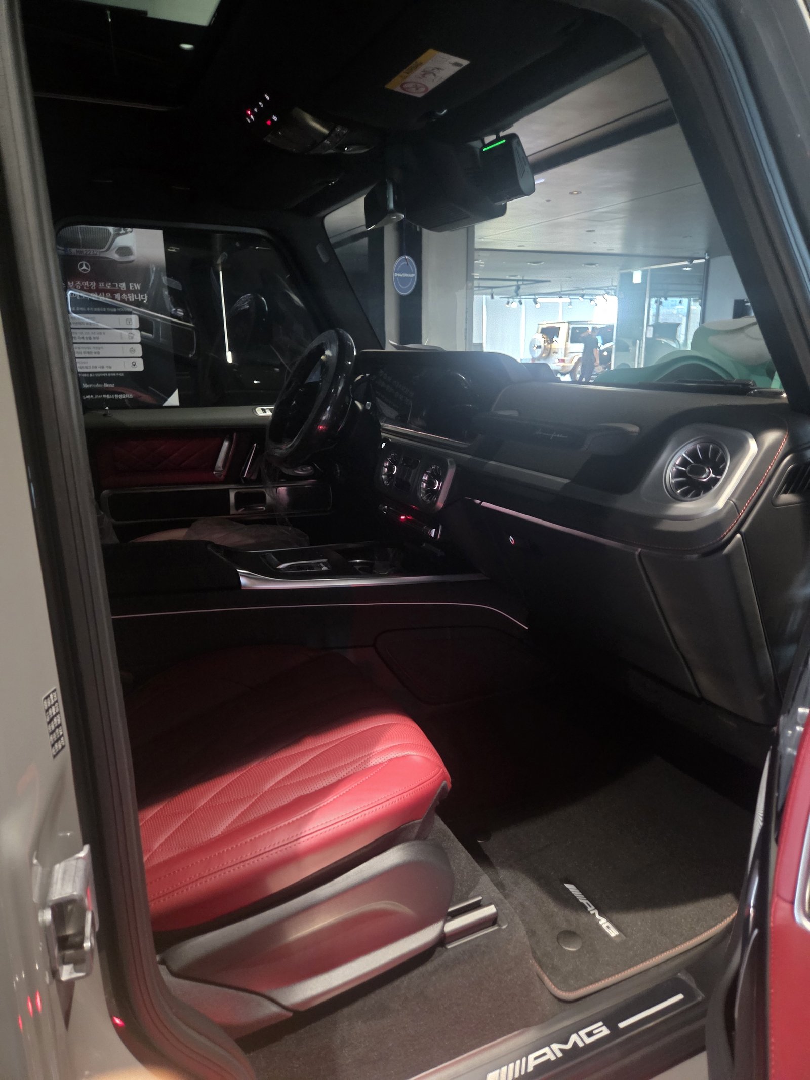 G63 레드 시트와 AMG 도어스커프