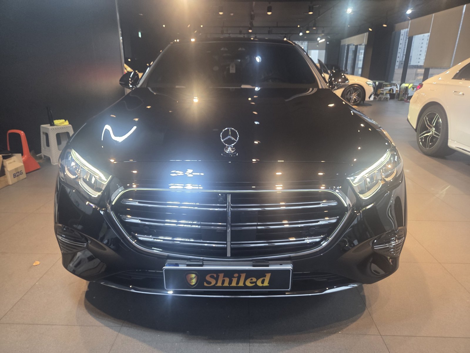 E200 익스클루시브 검정 정면