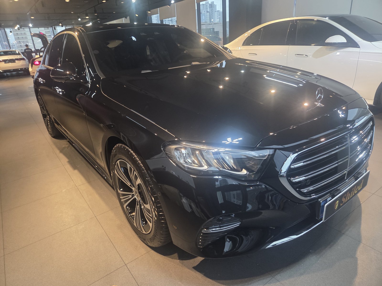 E200 EX 검정 전측면 - 부산 유리막코팅