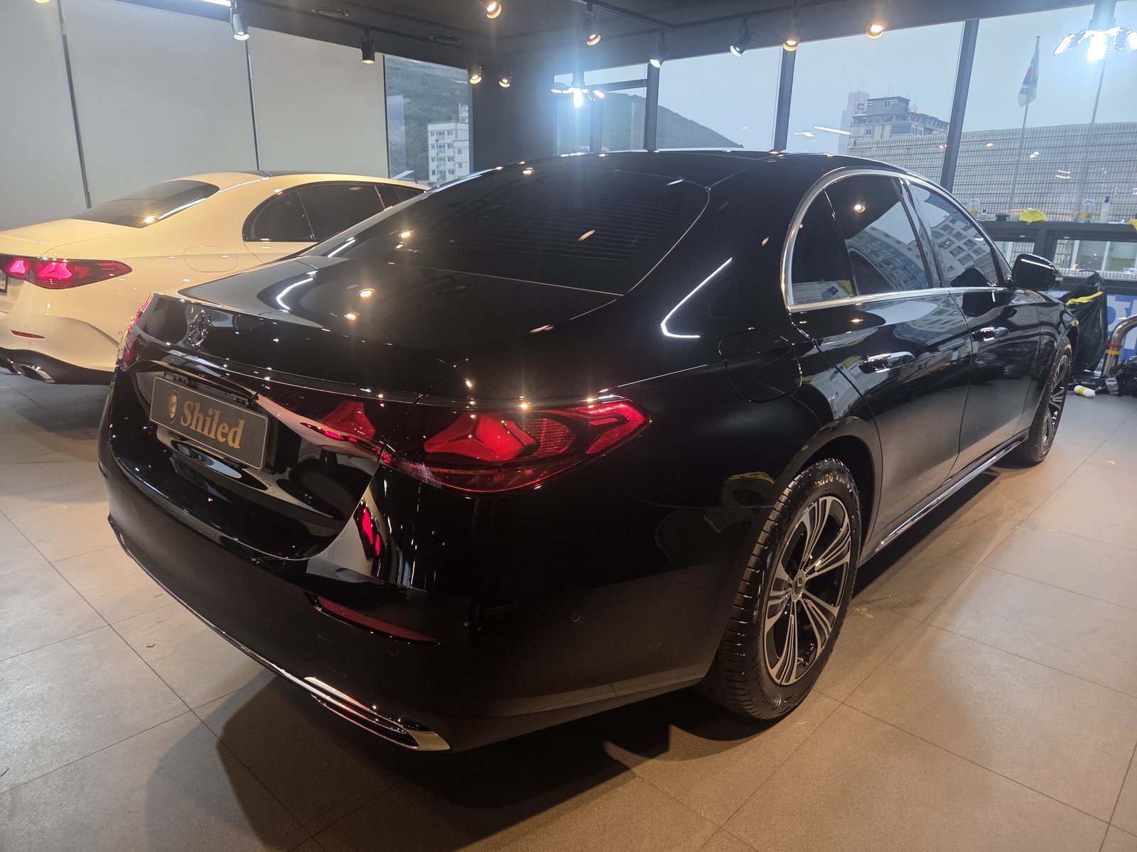 E200 EX 검정 후측면