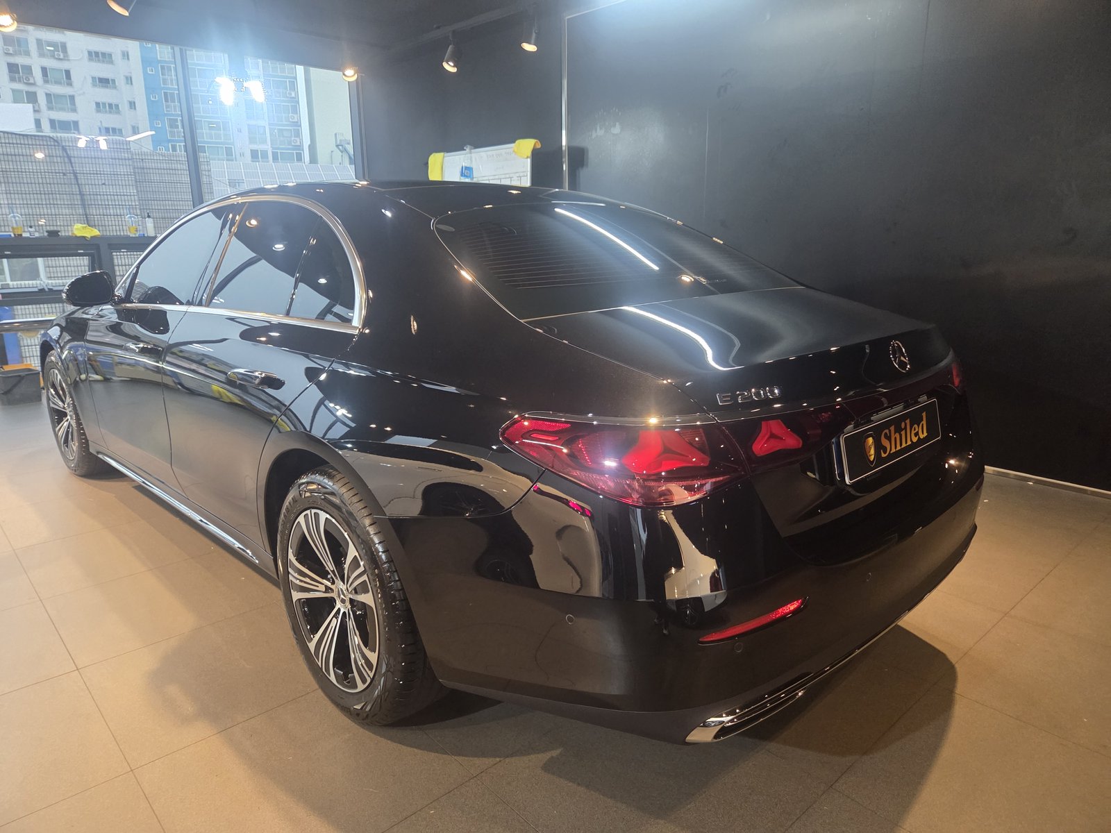E200 EX 검정 측후면 창가 빛