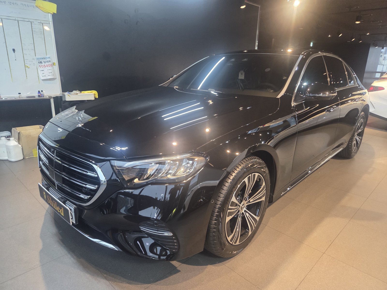 E200 EX 검정 전측면 반대편 - 출고 전 코팅