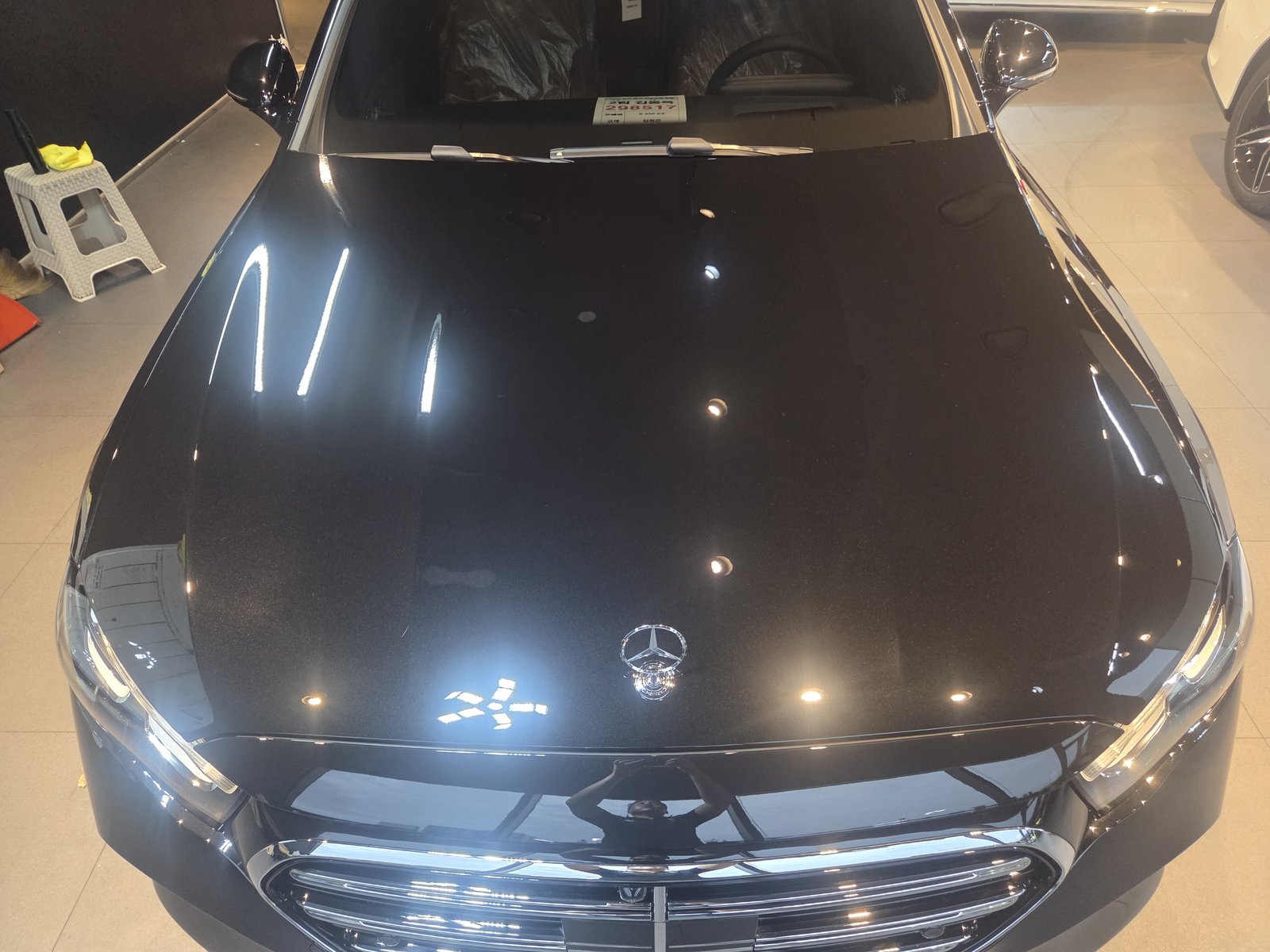 E200 EX 검정 보닛 스탠딩 엠블럼