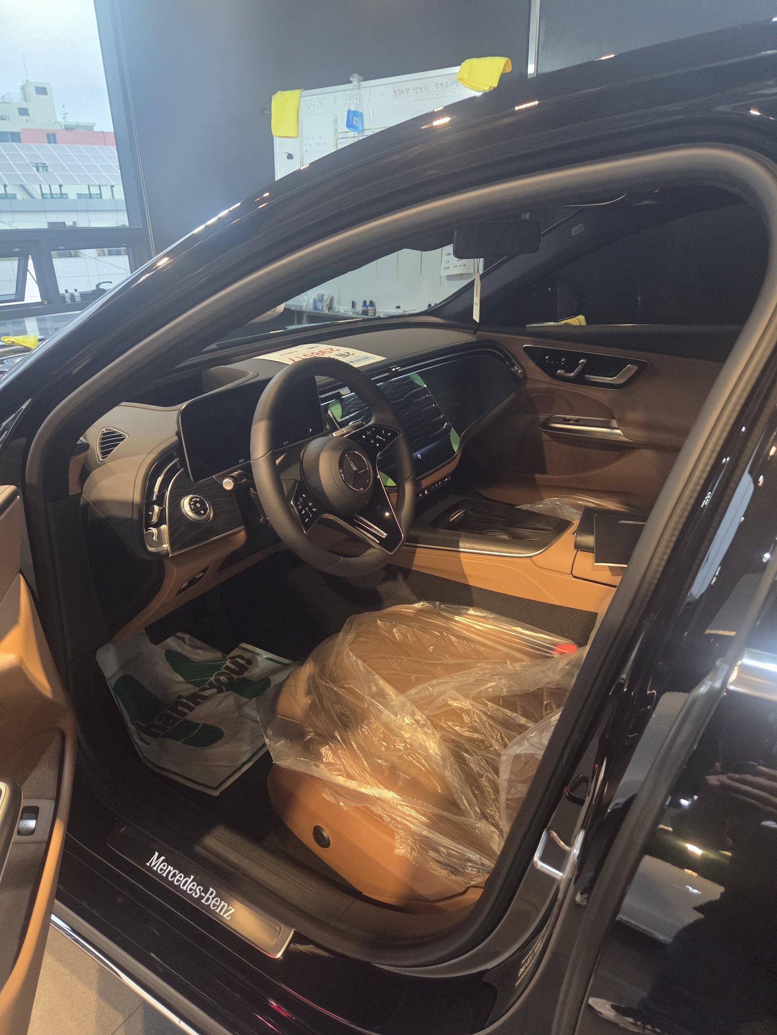 E200 EX 브라운 실내