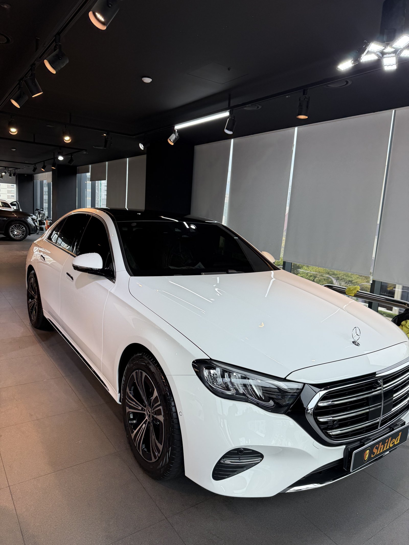 E200 EX 백색 전측면 - 부산 유리막코팅