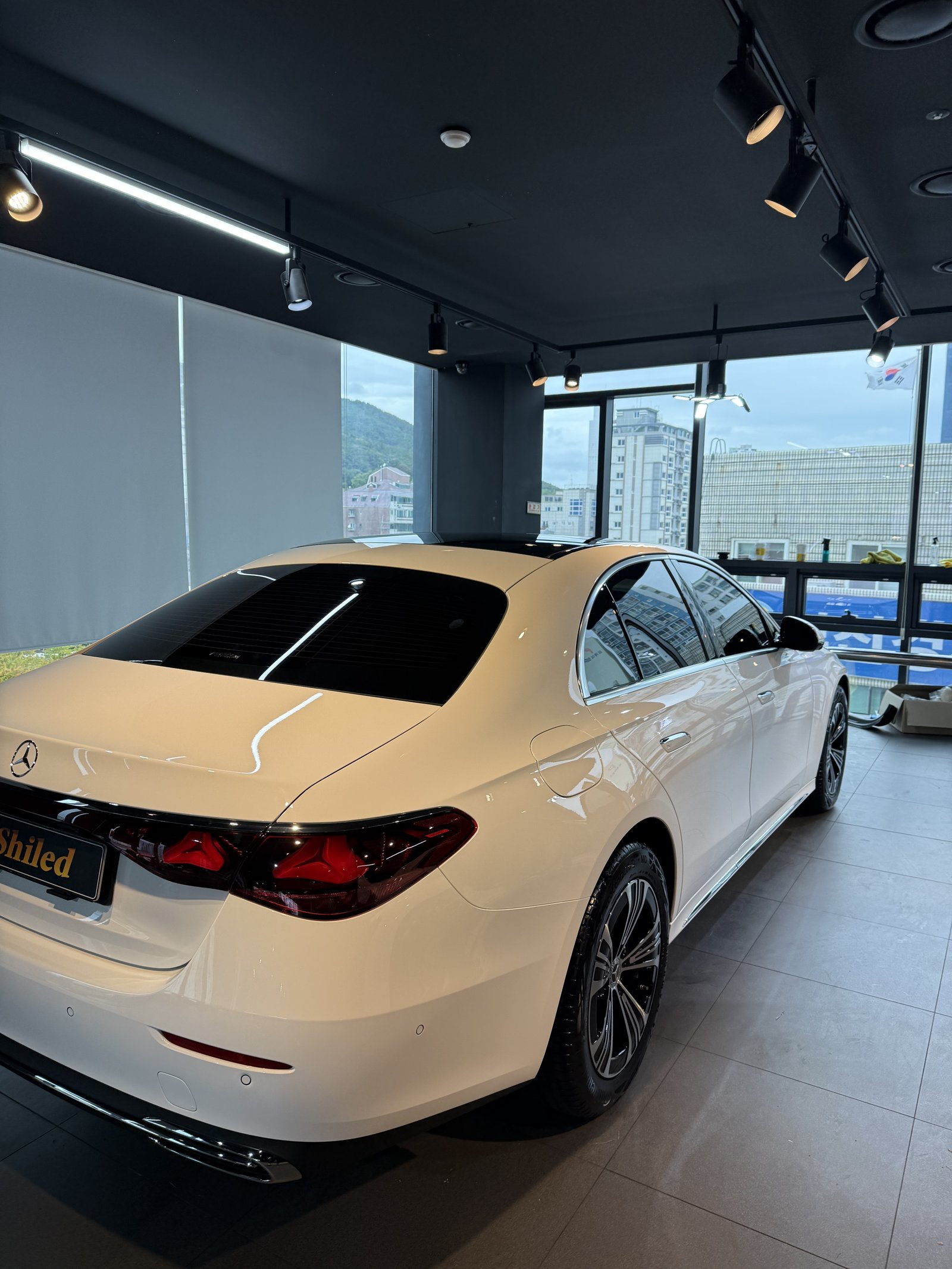 E200 EX 백색 후측면