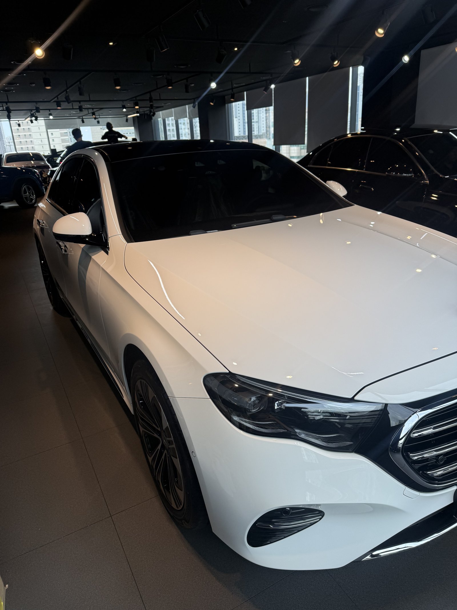E350e 백색 전측면 - 부산 유리막코팅