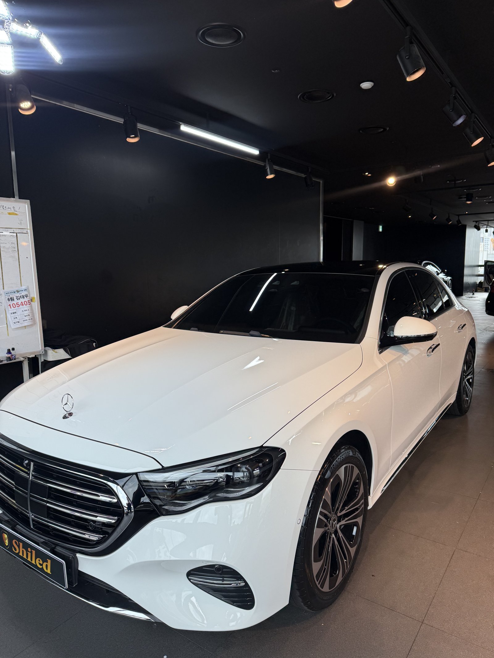 E350e 백색 전측면 반대편 - 출고 전 코팅