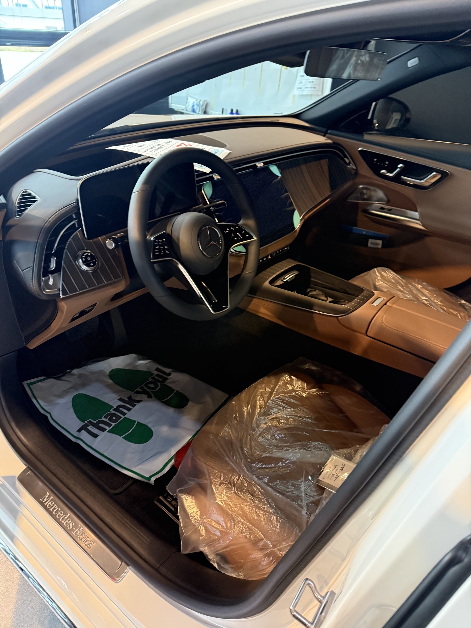 E350e 브라운 실내 운전석