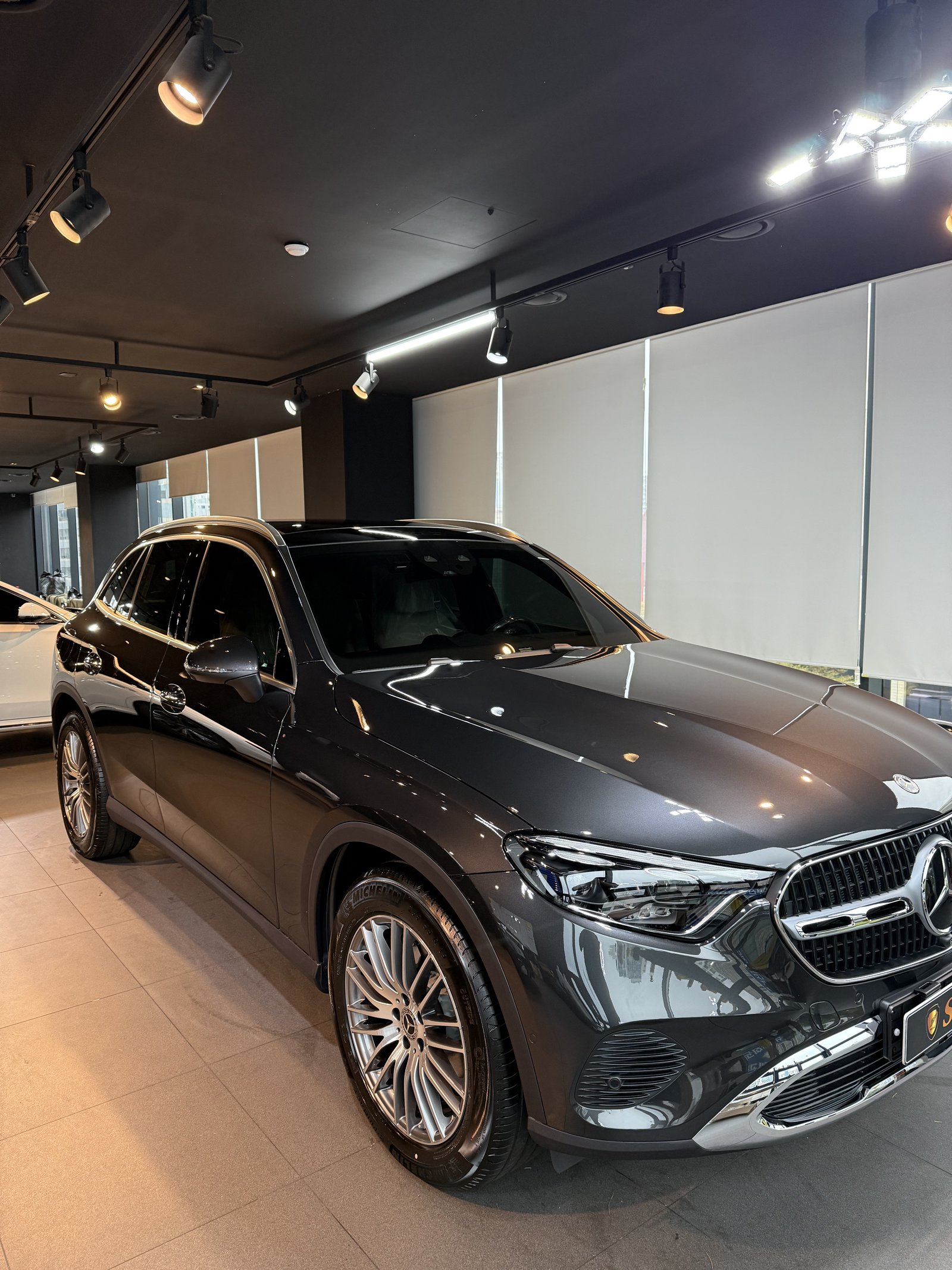 GLC300 그레이 전측면 - 부산 유리막코팅