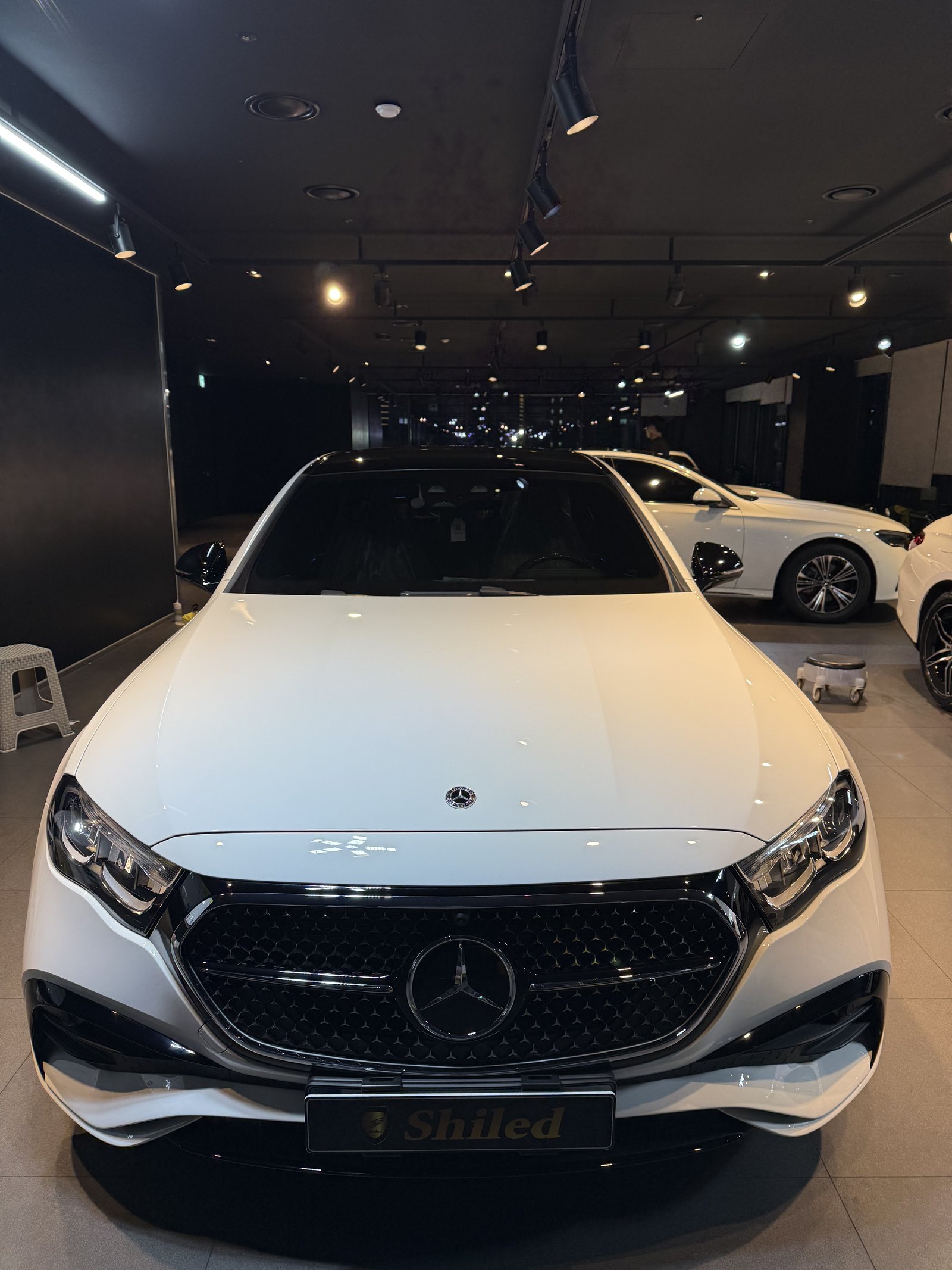 E200 AMG 백색 정면