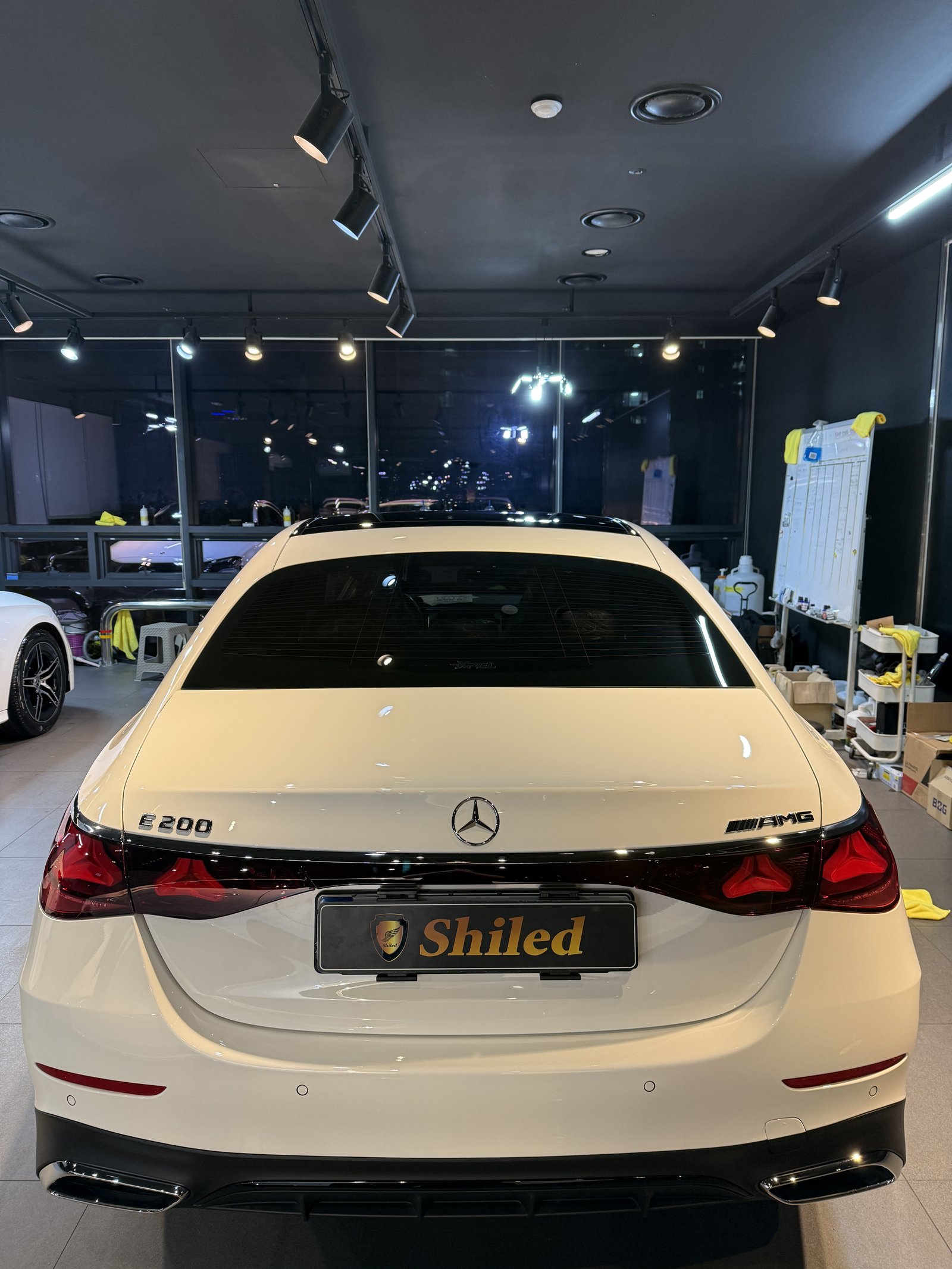 E200 AMG 백색 후면