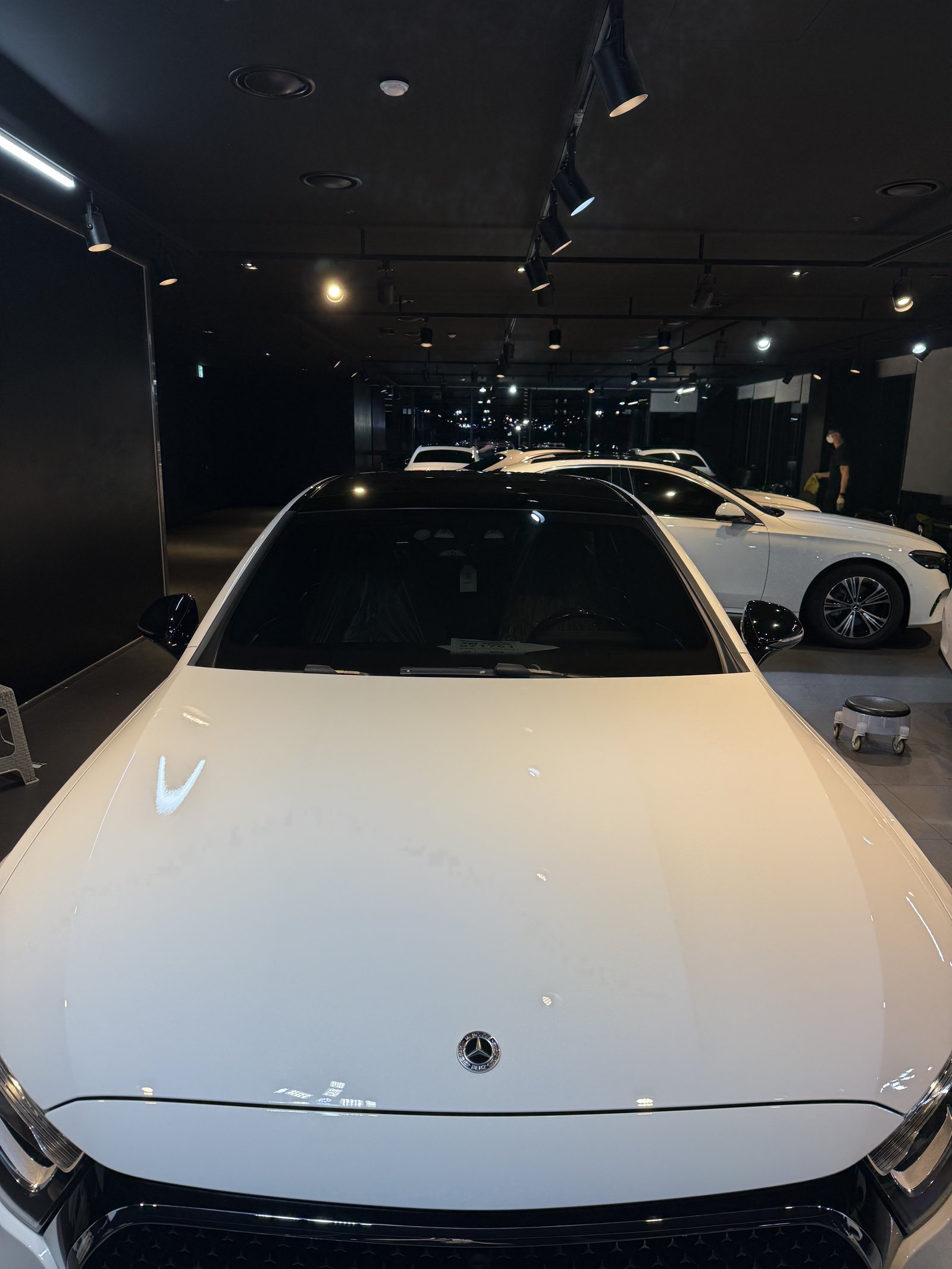 E200 AMG 백색 보닛