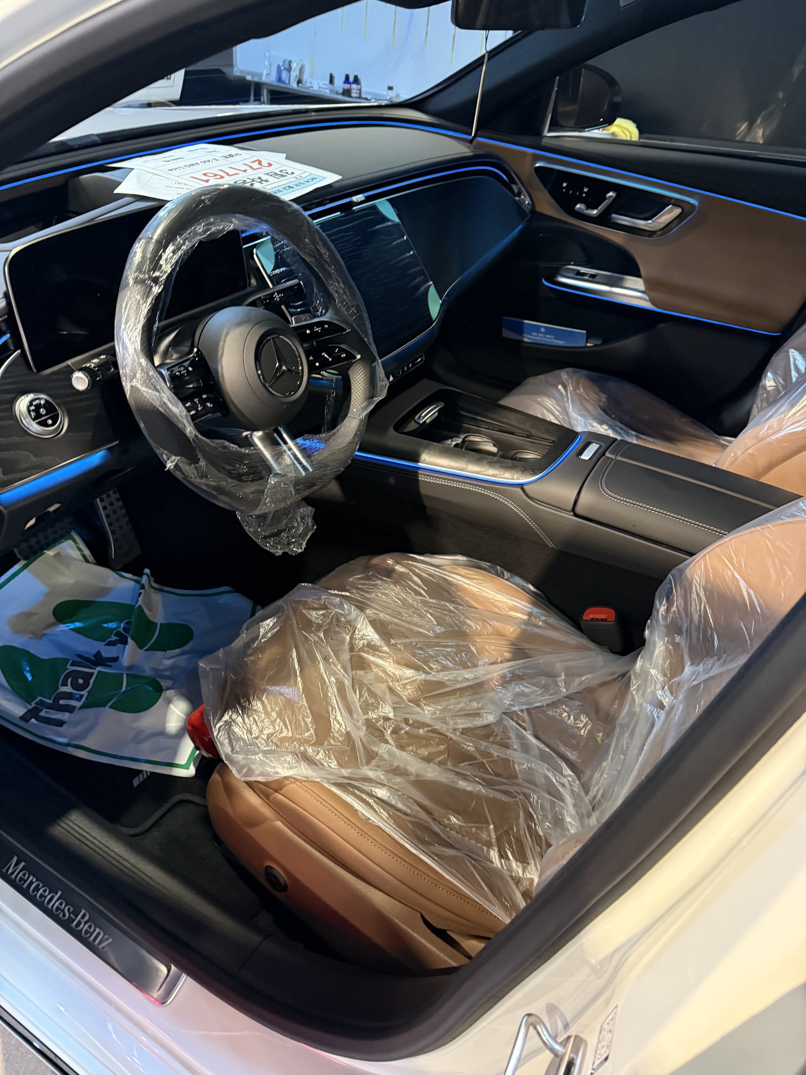 E200 AMG 실내 블루 앰비언트