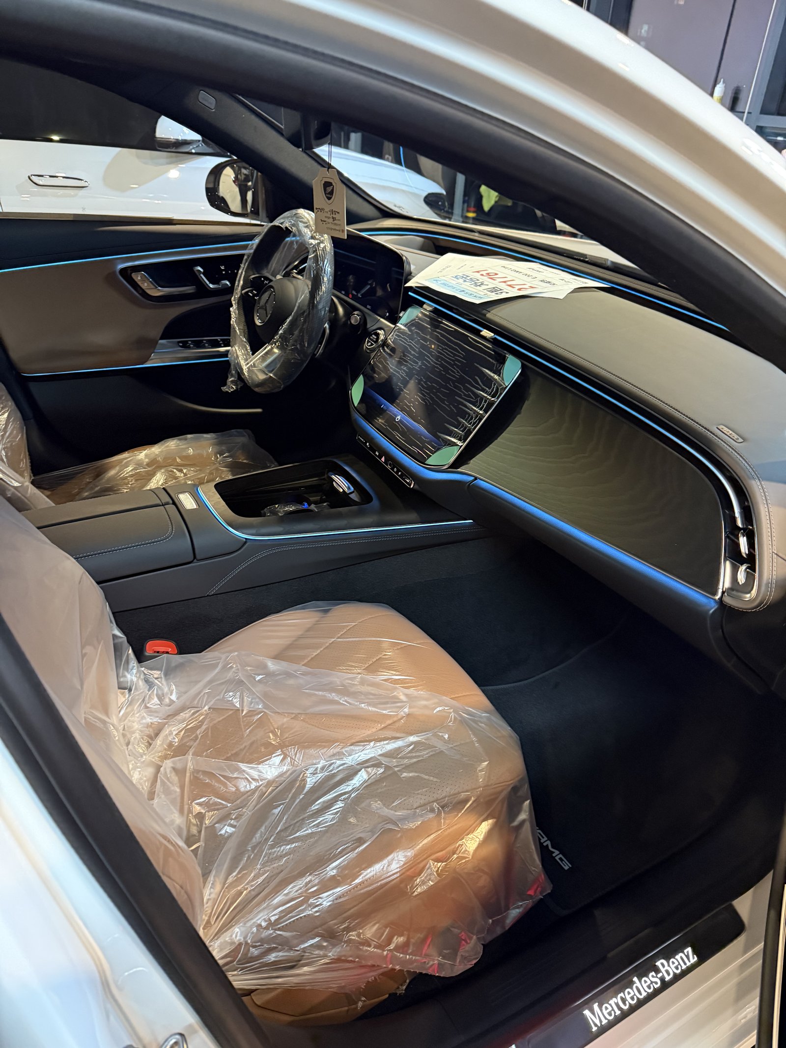 E200 AMG 실내 조수석