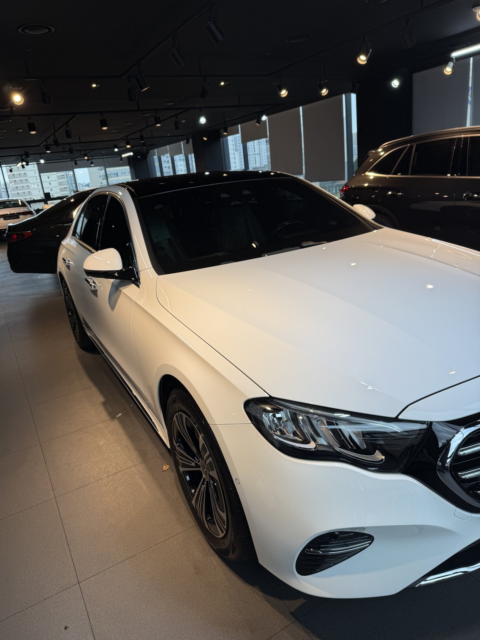 E200 EX 백색 전측면 - 부산 유리막코팅