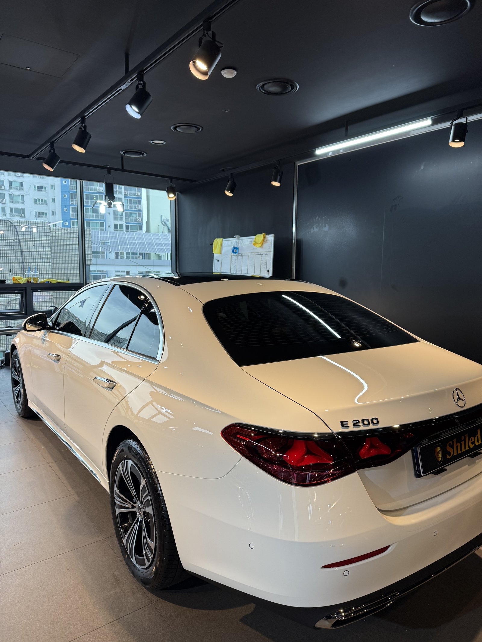 E200 EX 백색 측후면