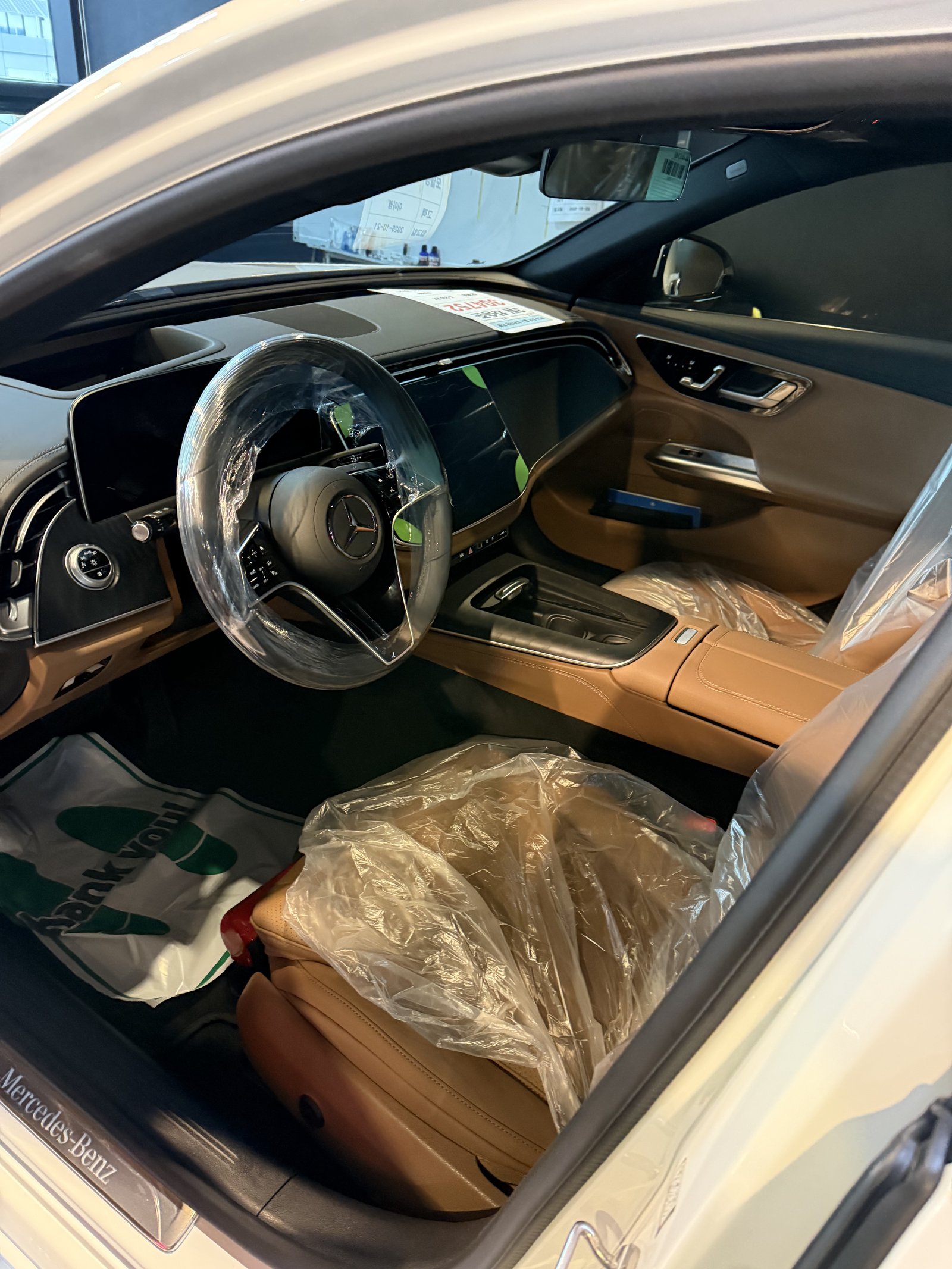 E200 EX 브라운 실내