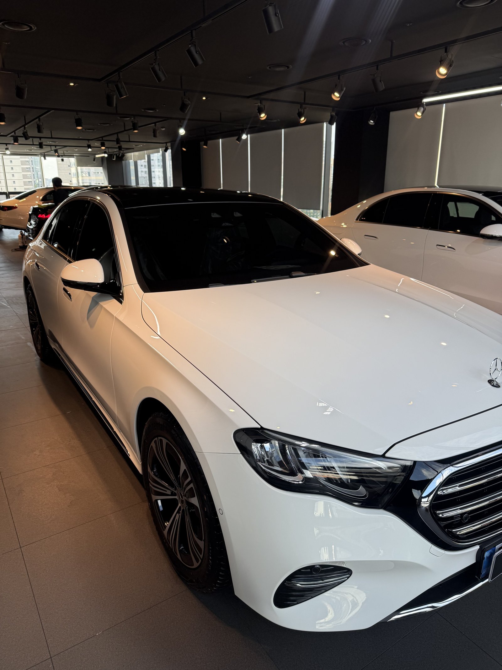 E200 EX 백색 전측면 - 부산 유리막코팅