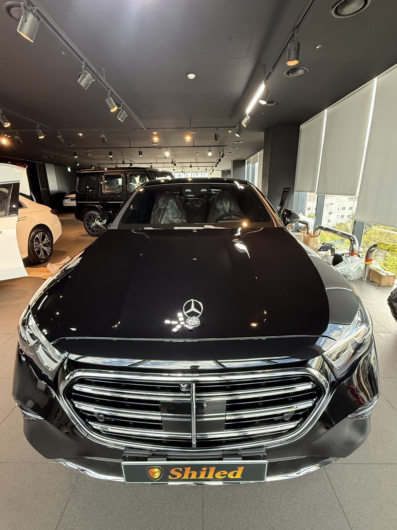 E200 익스클루시브 검정 정면