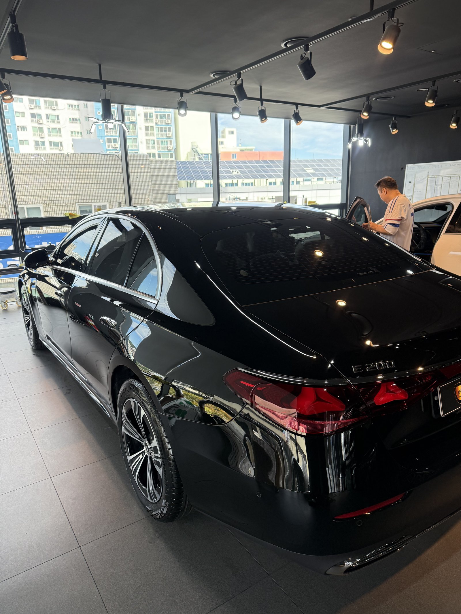 E200 EX 검정 측후면 - 출고 전 코팅