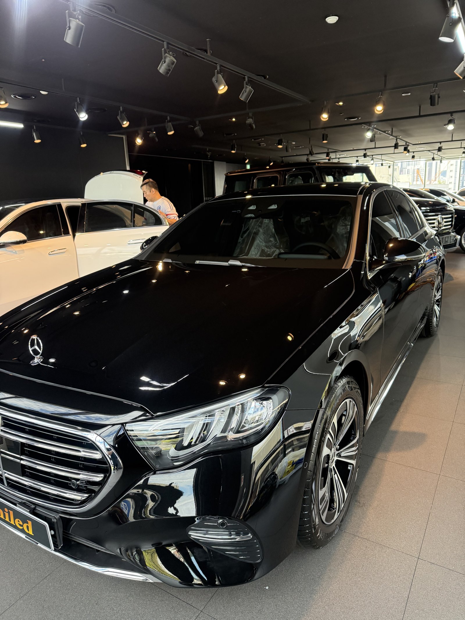 E200 EX 검정 전측면 반대편