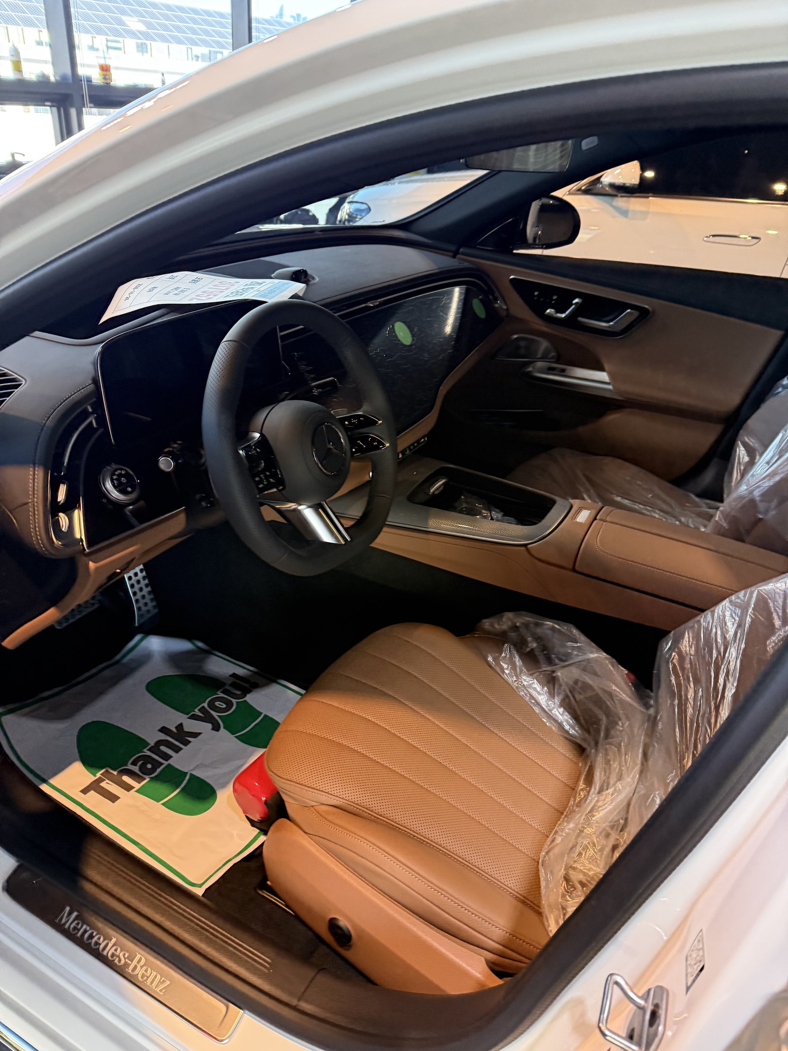 E200 AMG 탠 가죽 실내 운전석