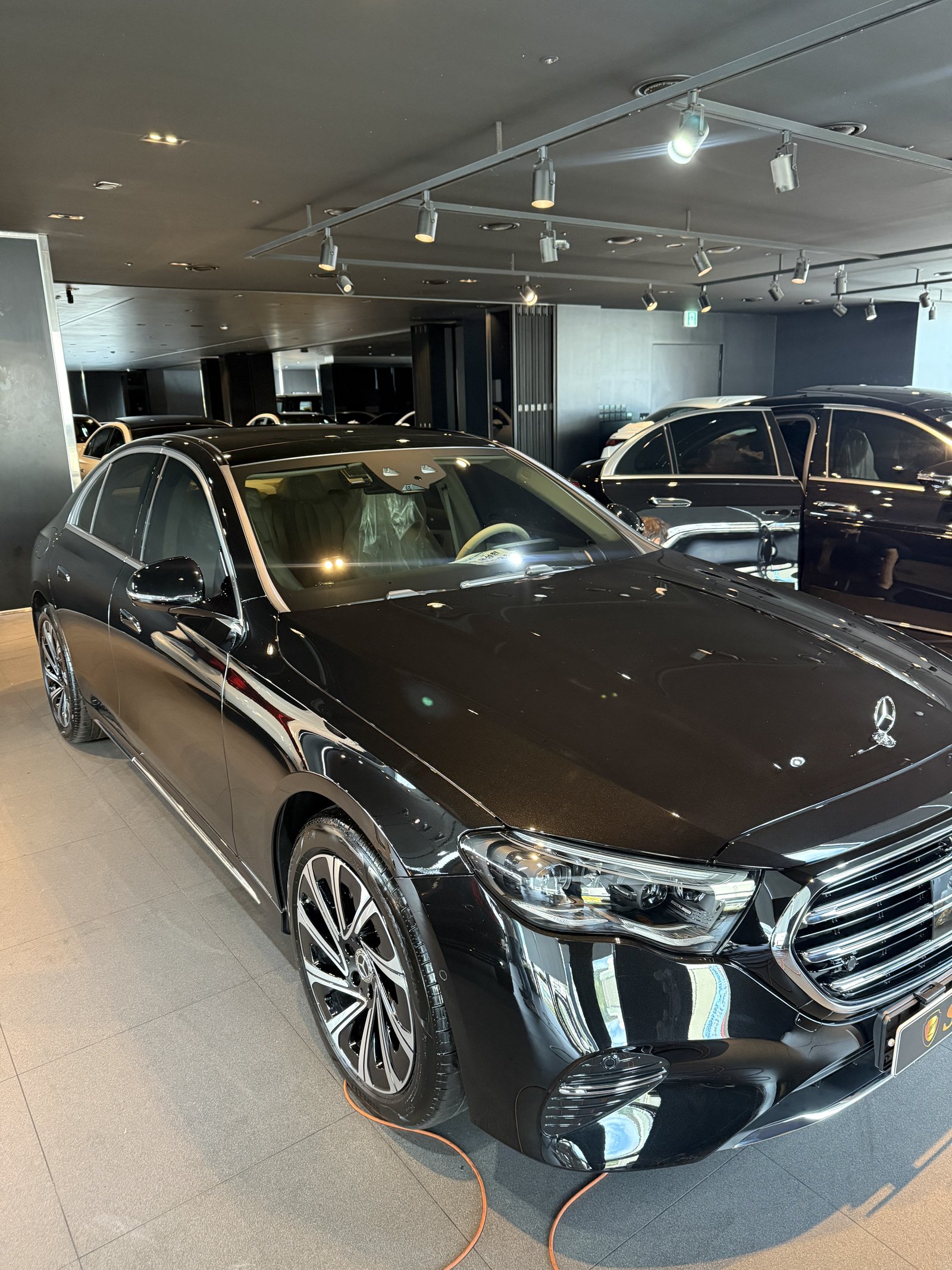 E300 EX 그레이 전측면 - 부산 유리막코팅