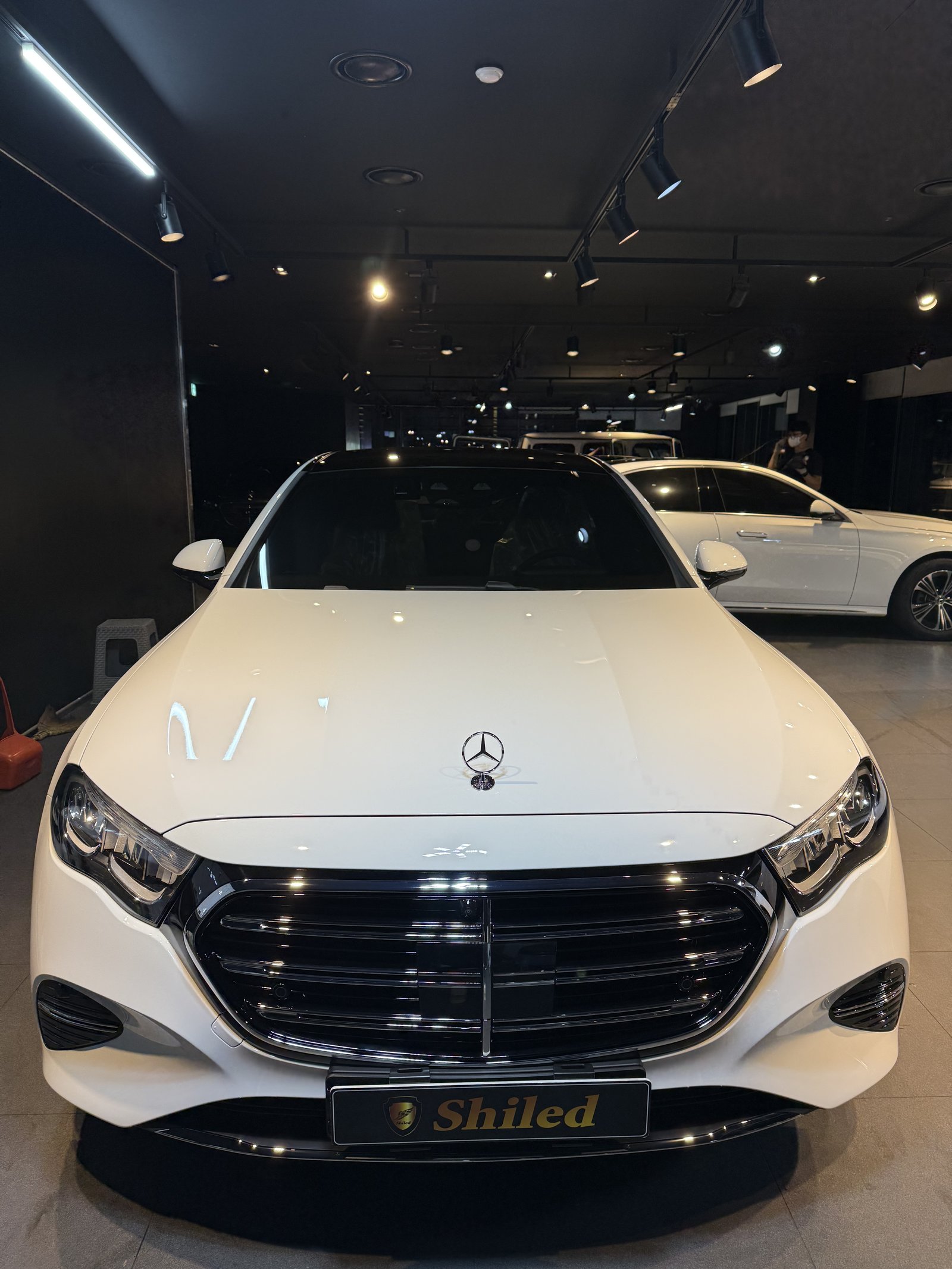 E200 EX 백색 정면 크롬 그릴