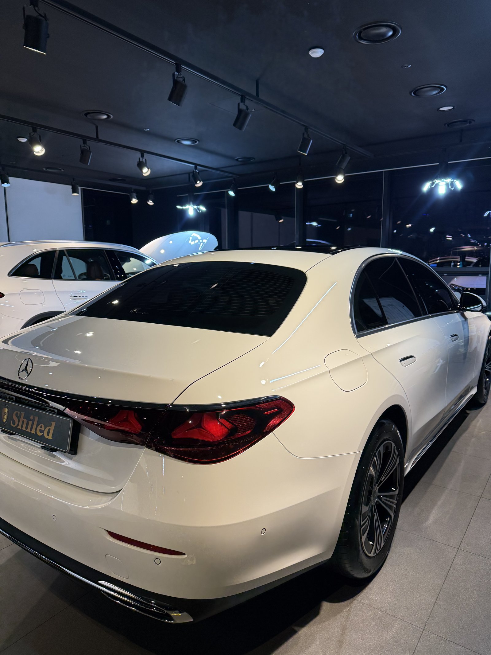 E200 EX 백색 후측면